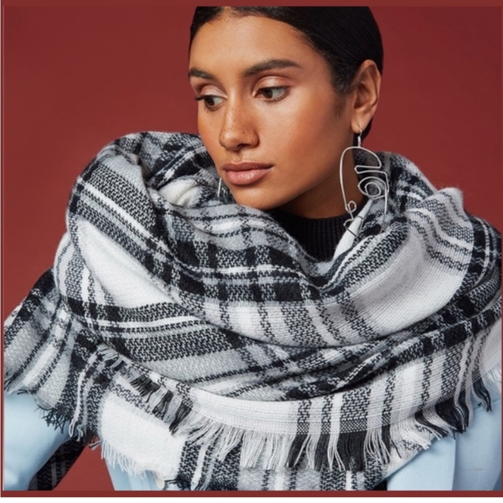 Olive & Pique Plaid Blanket Scarf